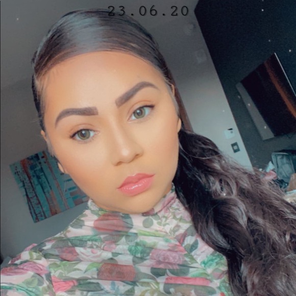 Meet your Posher, Karen - Picture 1 of 9